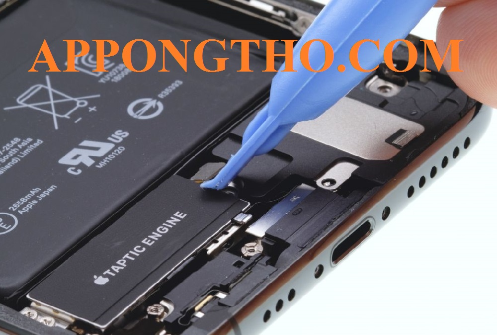 12. Có nên sử dụng sạc không chính hãng cho iPhone XS Max không?